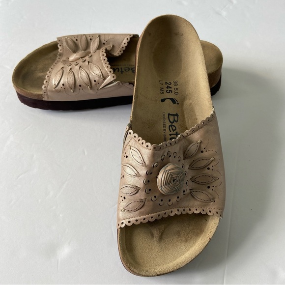 Birkenstock Betula Sparkly Tan w/rosette details - Womens 7 like New Condition - Picture 2 of 7